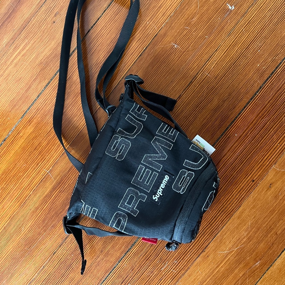 NWOT - ‘21 Supreme Black Neck Pouch - Picture 2 of 4
